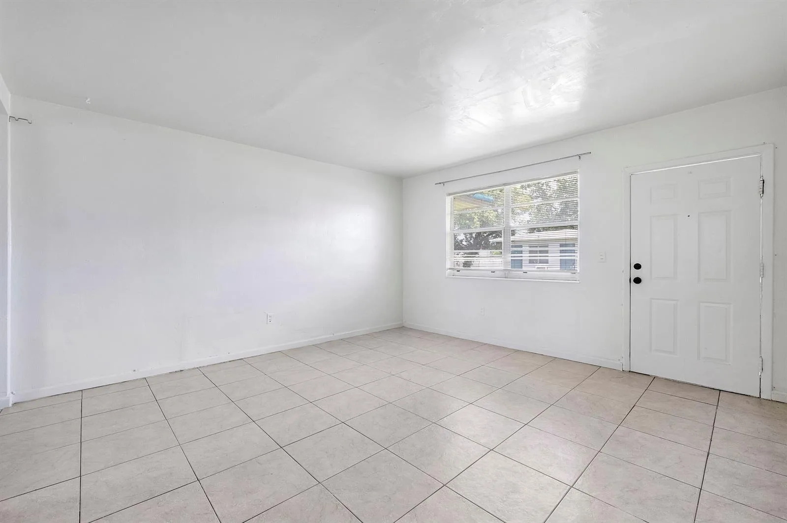 515 NE 150th Street # 3, Miami, FL 33161 photo 2