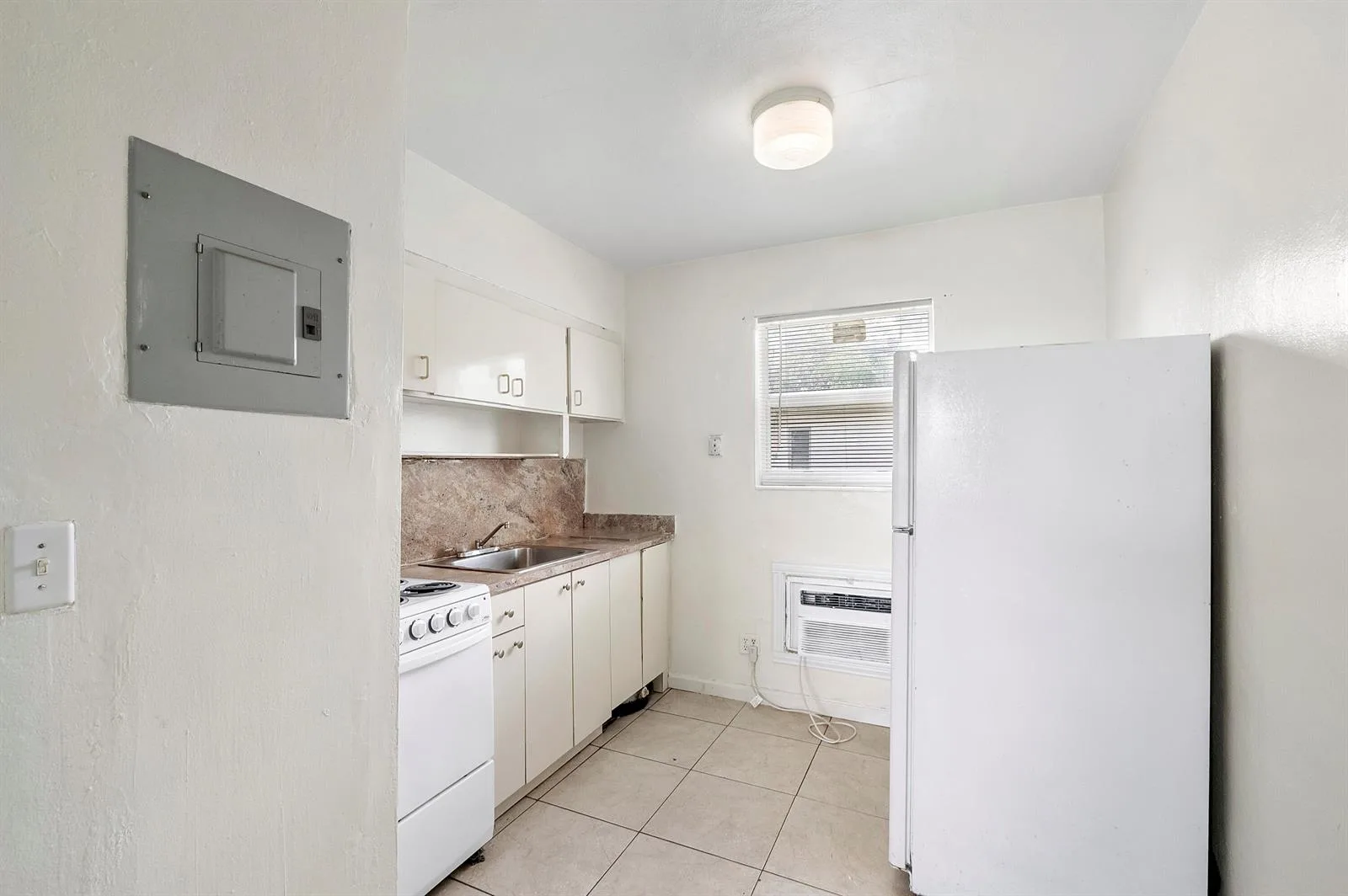 515 NE 150th Street # 3, Miami, FL 33161 photo 4