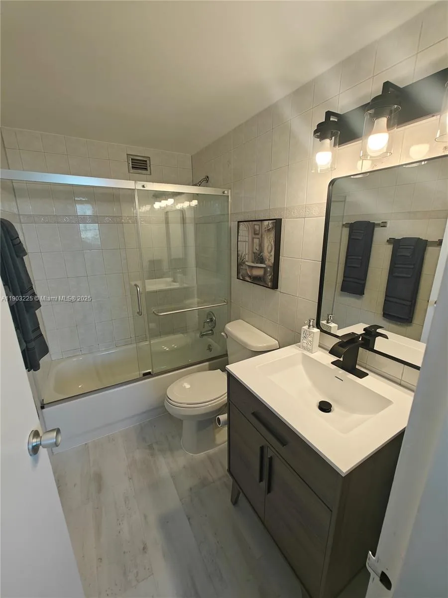 801 Brickell Bay Dr # 970, Miami, FL 33131 photo 4