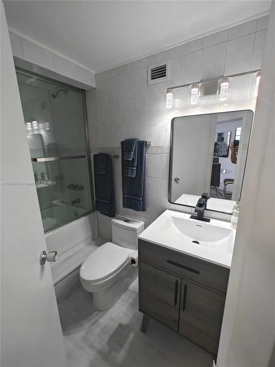 801 Brickell Bay Dr # 970, Miami, FL 33131 photo 9