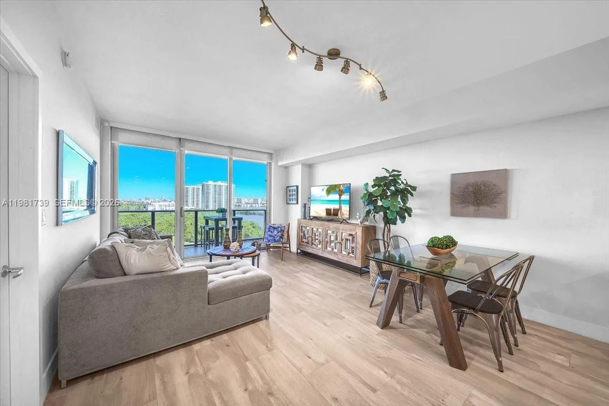 16385 Biscayne Blvd # 1104, North Miami Beach, FL 33160