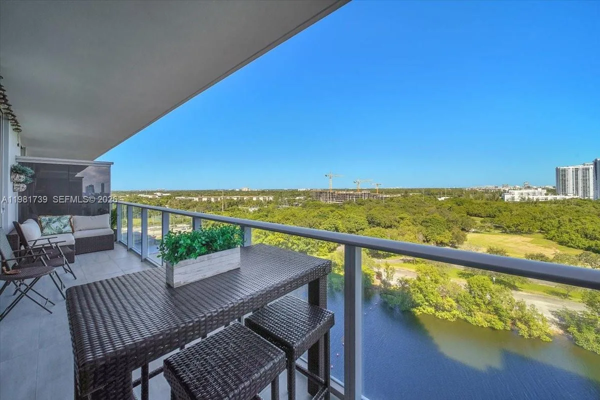 16385 Biscayne Blvd # 1104, North Miami Beach, FL 33160 photo 3