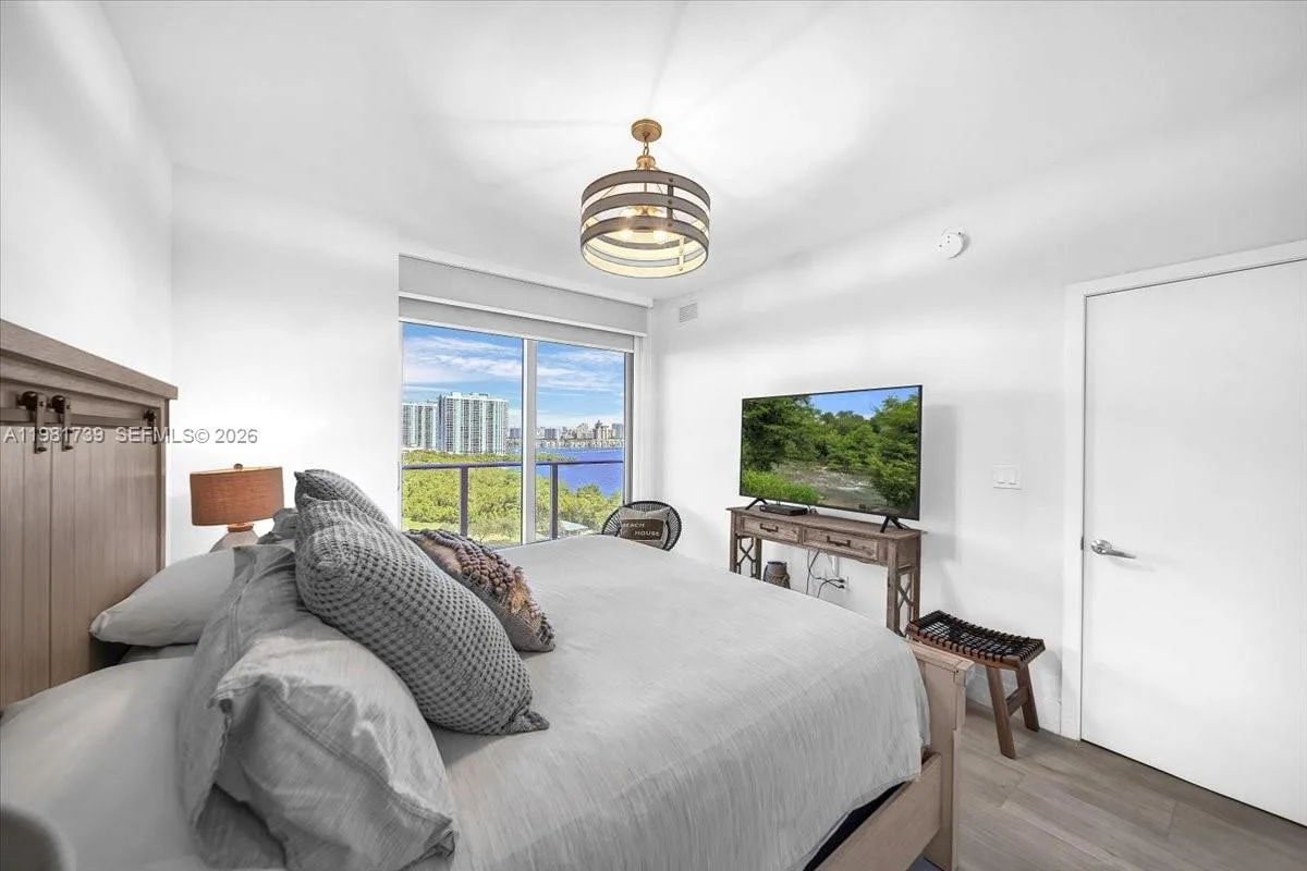 16385 Biscayne Blvd # 1104, North Miami Beach, FL 33160 photo 4