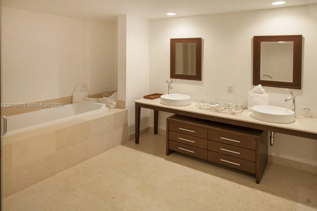 465 Brickell Ave # 4703, Miami, FL 33131 photo 13