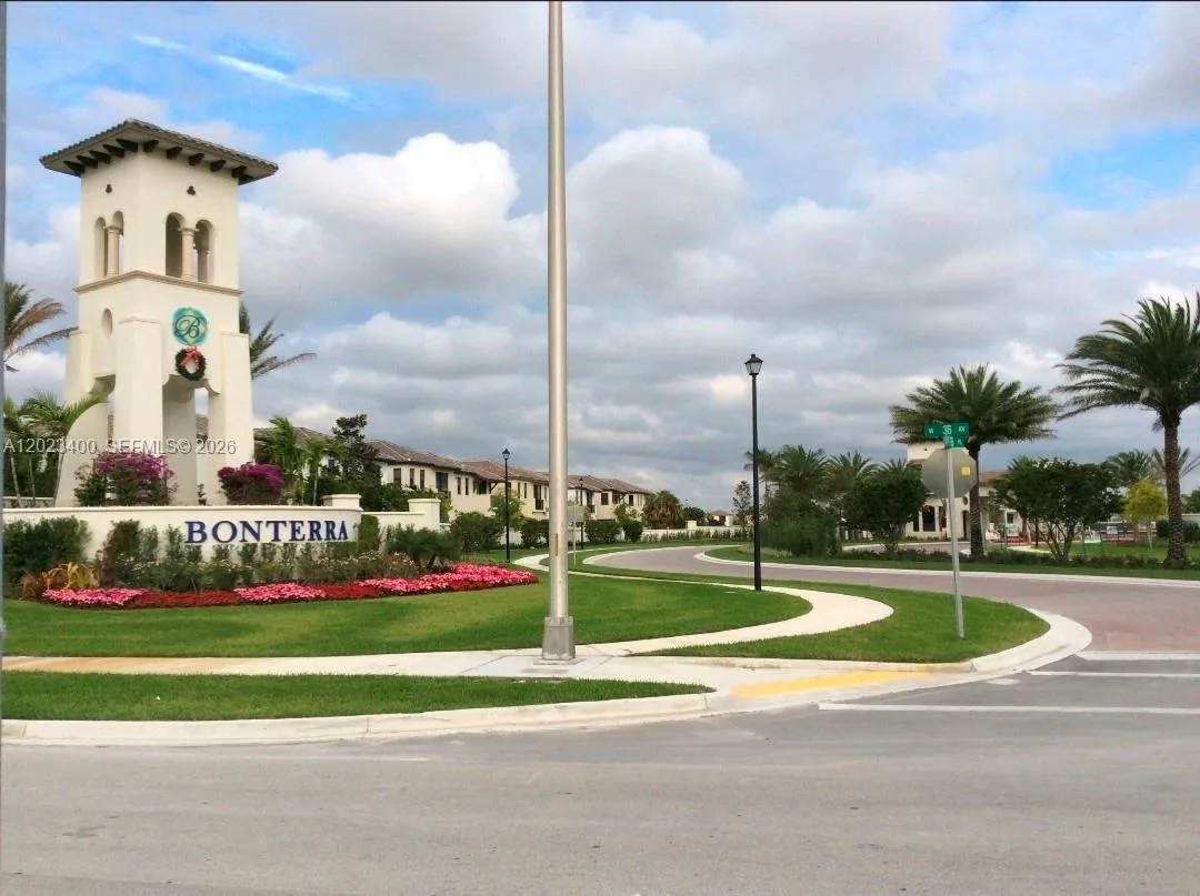 9261 W 33rd Way, Hialeah, FL 33018