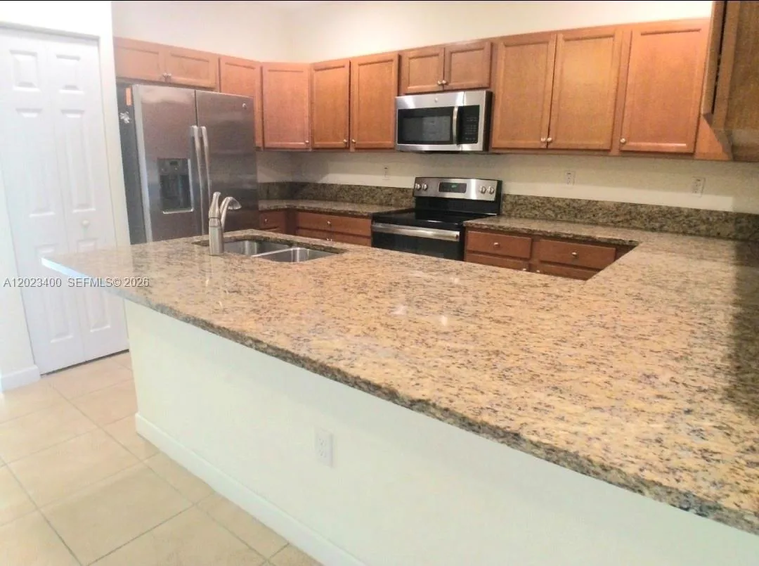 9261 W 33rd Way, Hialeah, FL 33018 photo 5