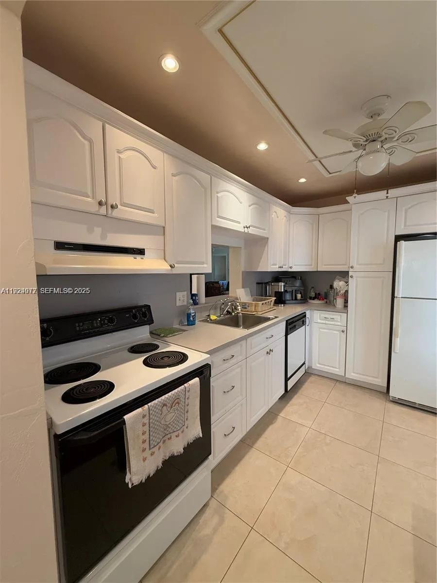 4270 NW 40th St # 202, Lauderdale Lakes, FL 33319