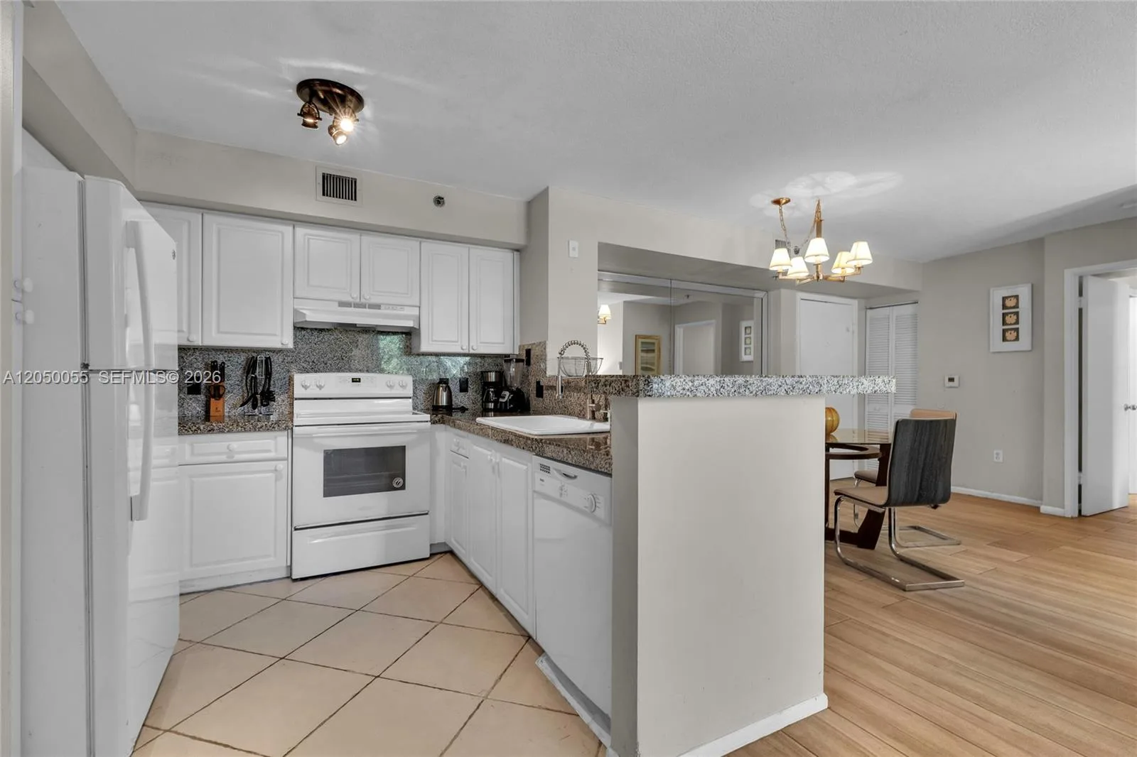 19555 E Country Club Dr # 8405, Aventura, FL 33180 photo 3
