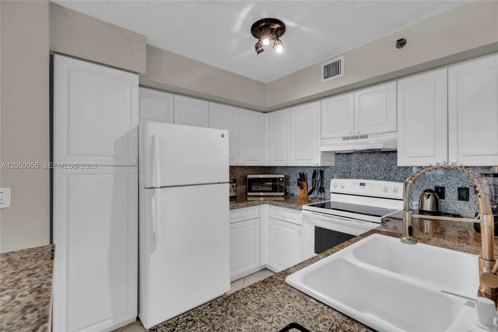 19555 E Country Club Dr # 8405, Aventura, FL 33180 photo 4