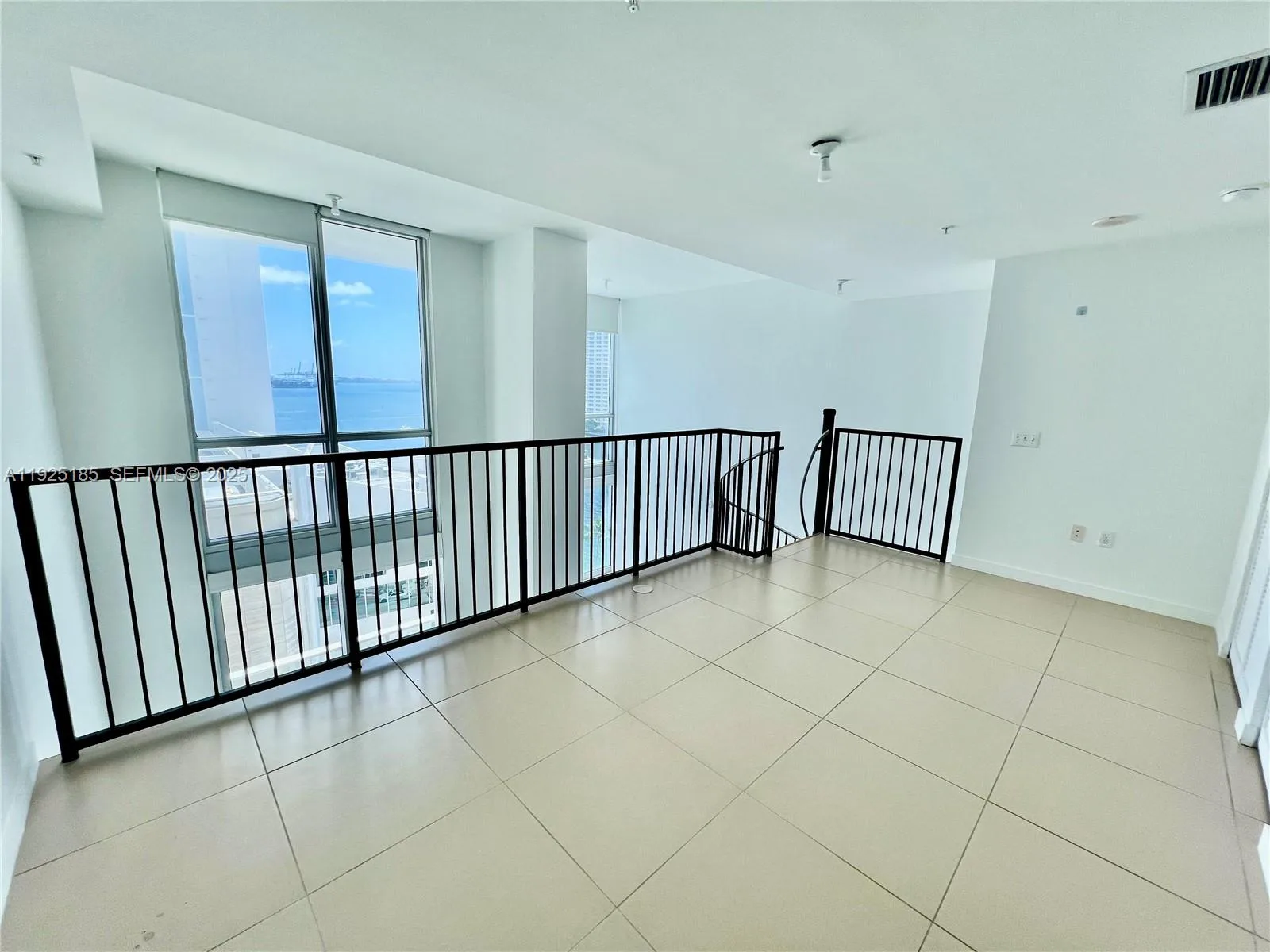 300 S Biscayne Blvd # Loft 1028, Miami, FL 33131 photo 10