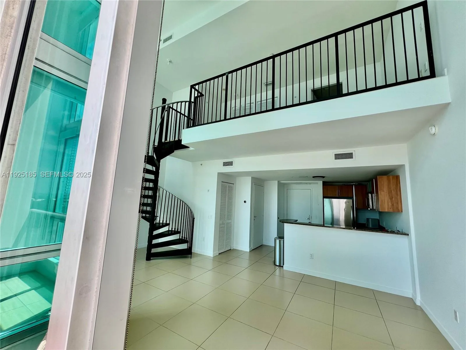 300 S Biscayne Blvd # Loft 1028, Miami, FL 33131 photo 2