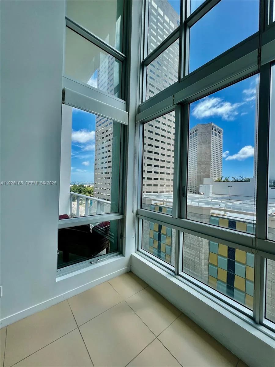 300 S Biscayne Blvd # Loft 1028, Miami, FL 33131 photo 6
