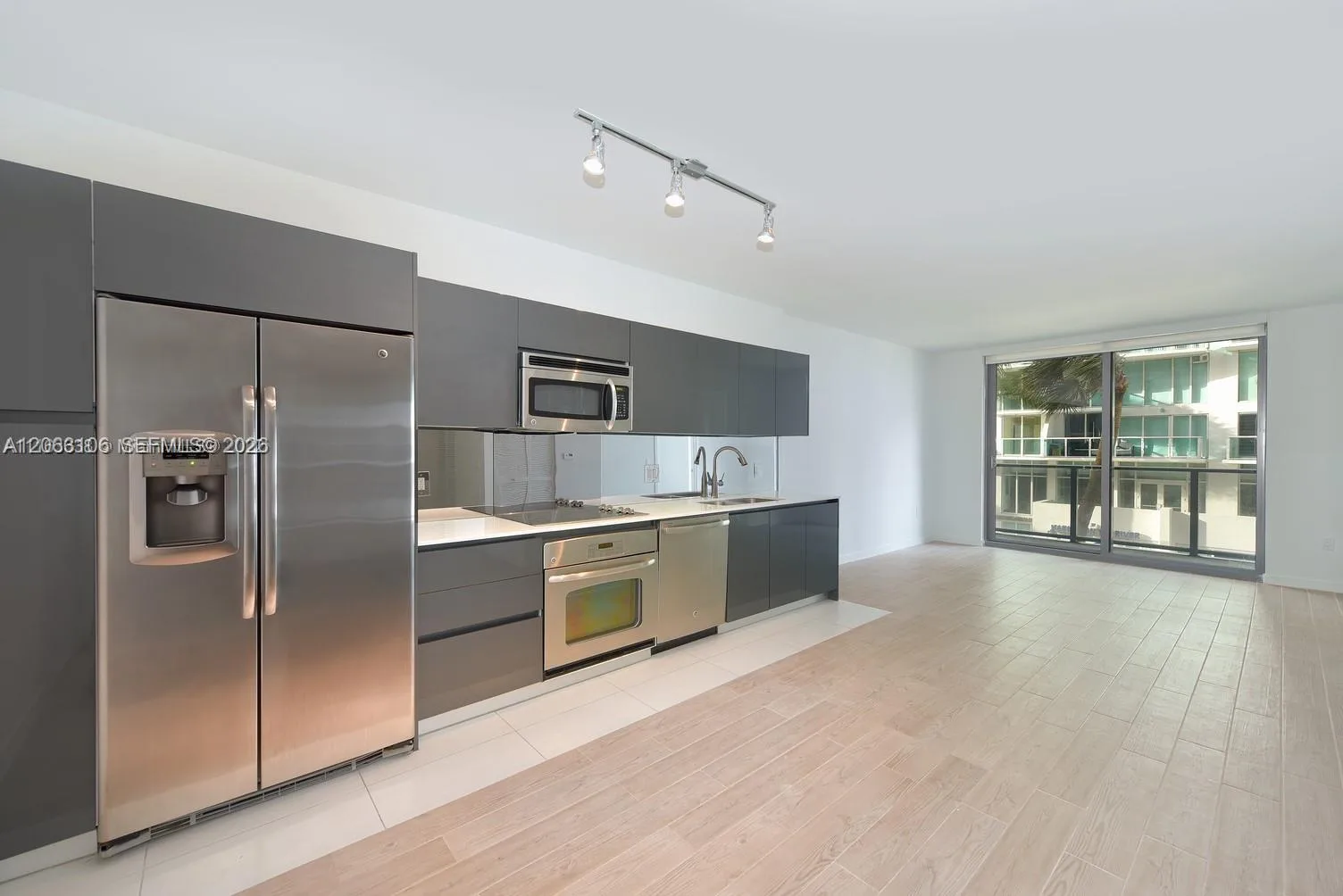 31 SE 6th St # 406, Miami, FL 33131