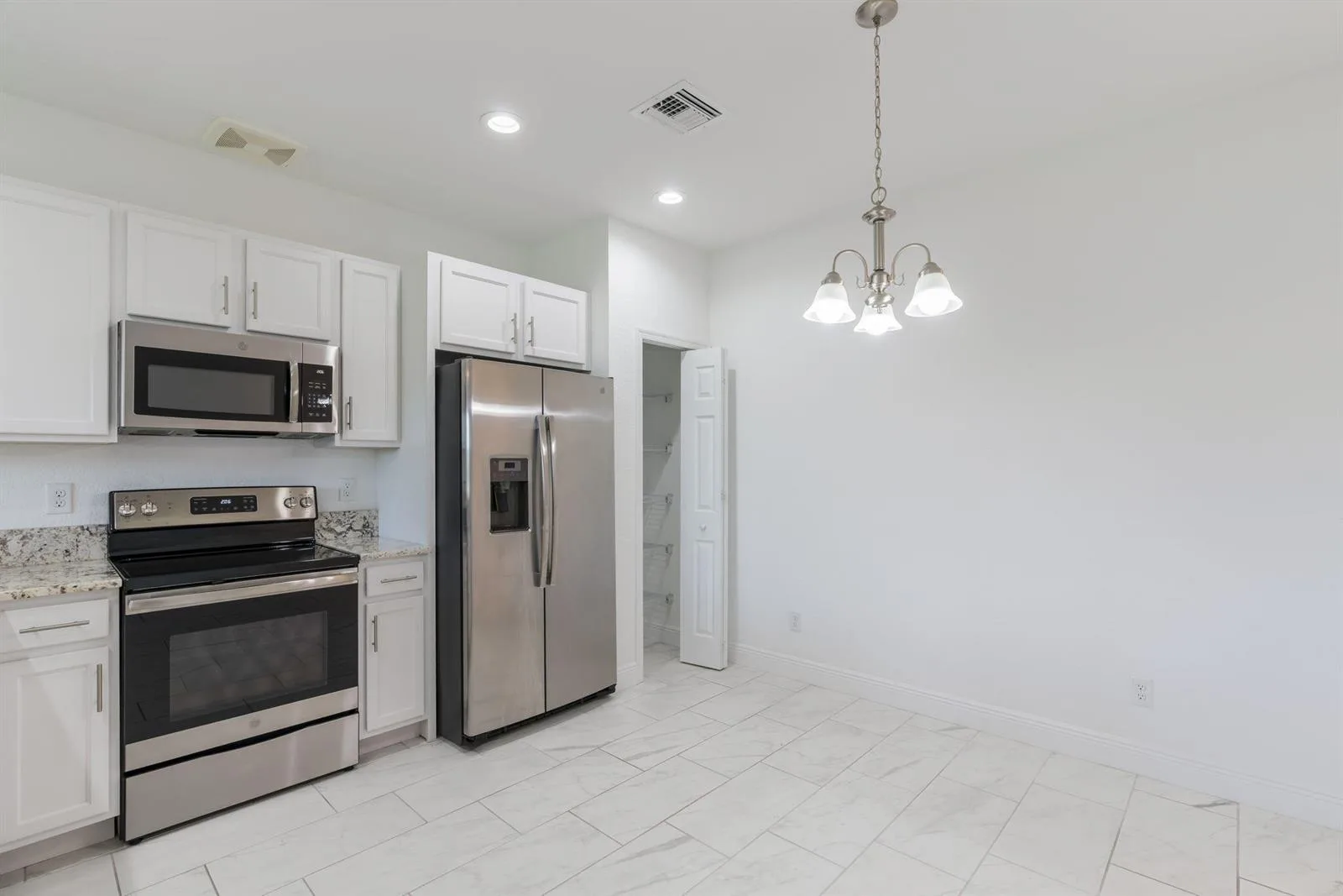 696 NE Waters Edge Lane, Port St. Lucie, FL 34983 photo 5