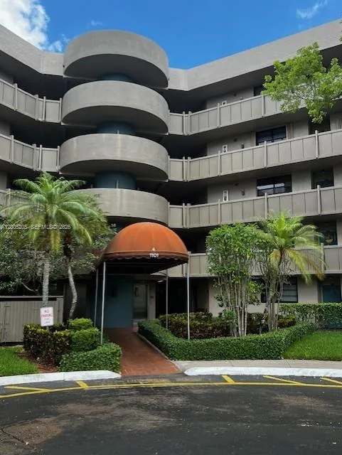 1101 Colony Point Cir # 318, Pembroke Pines, FL 33026