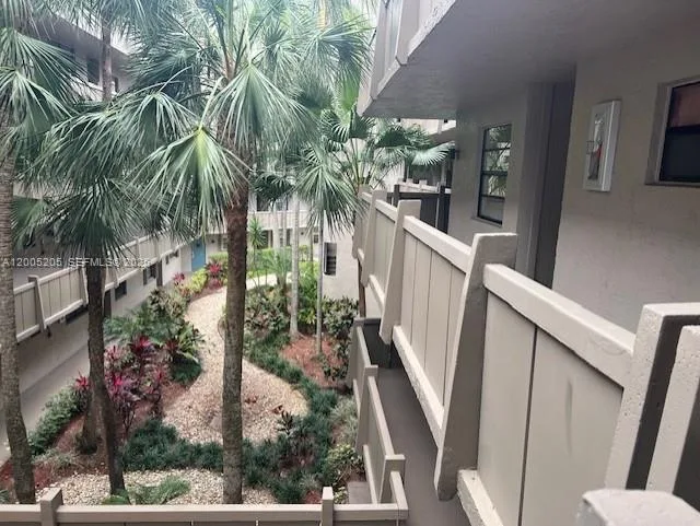 1101 Colony Point Cir # 318, Pembroke Pines, FL 33026 photo 2