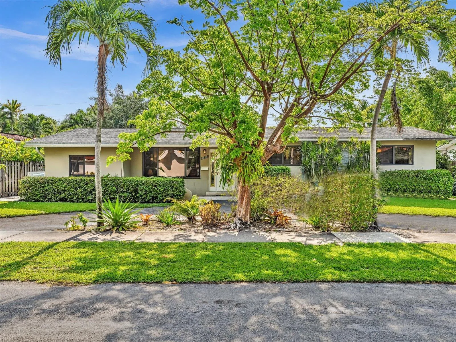 19321 NE 18th Place, Miami, FL 33179