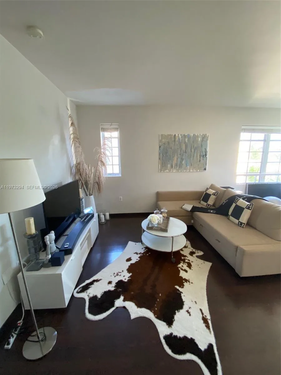 435 21st St # 307, Miami Beach, FL 33139 photo 2