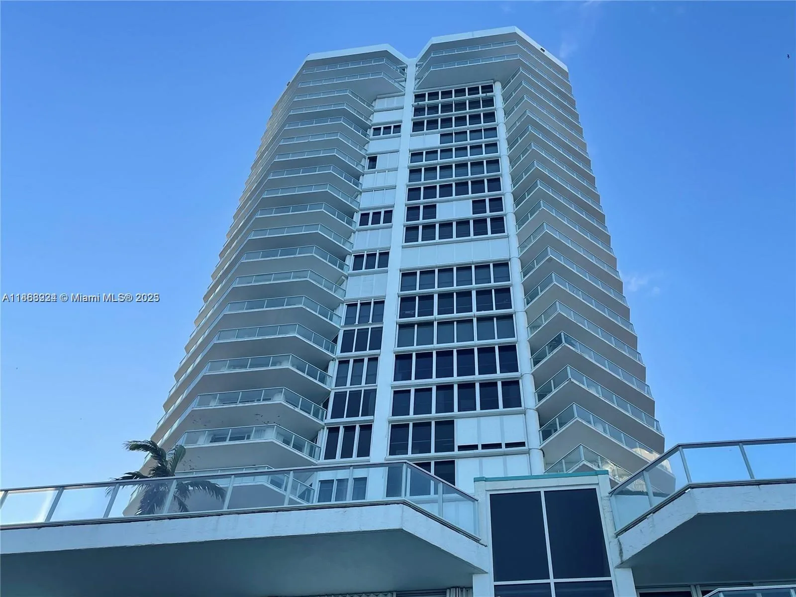 16445 Collins Ave # 1422, Sunny Isles Beach, FL 33160 photo 2