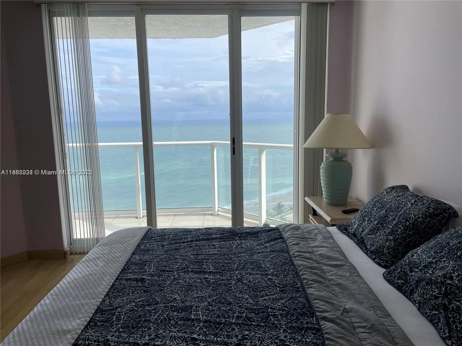 16445 Collins Ave # 1422, Sunny Isles Beach, FL 33160 photo 4