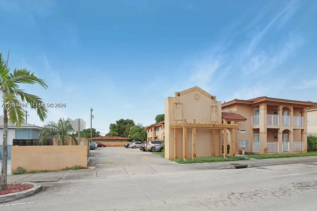242 E 3rd St # 205, Hialeah, FL 33010
