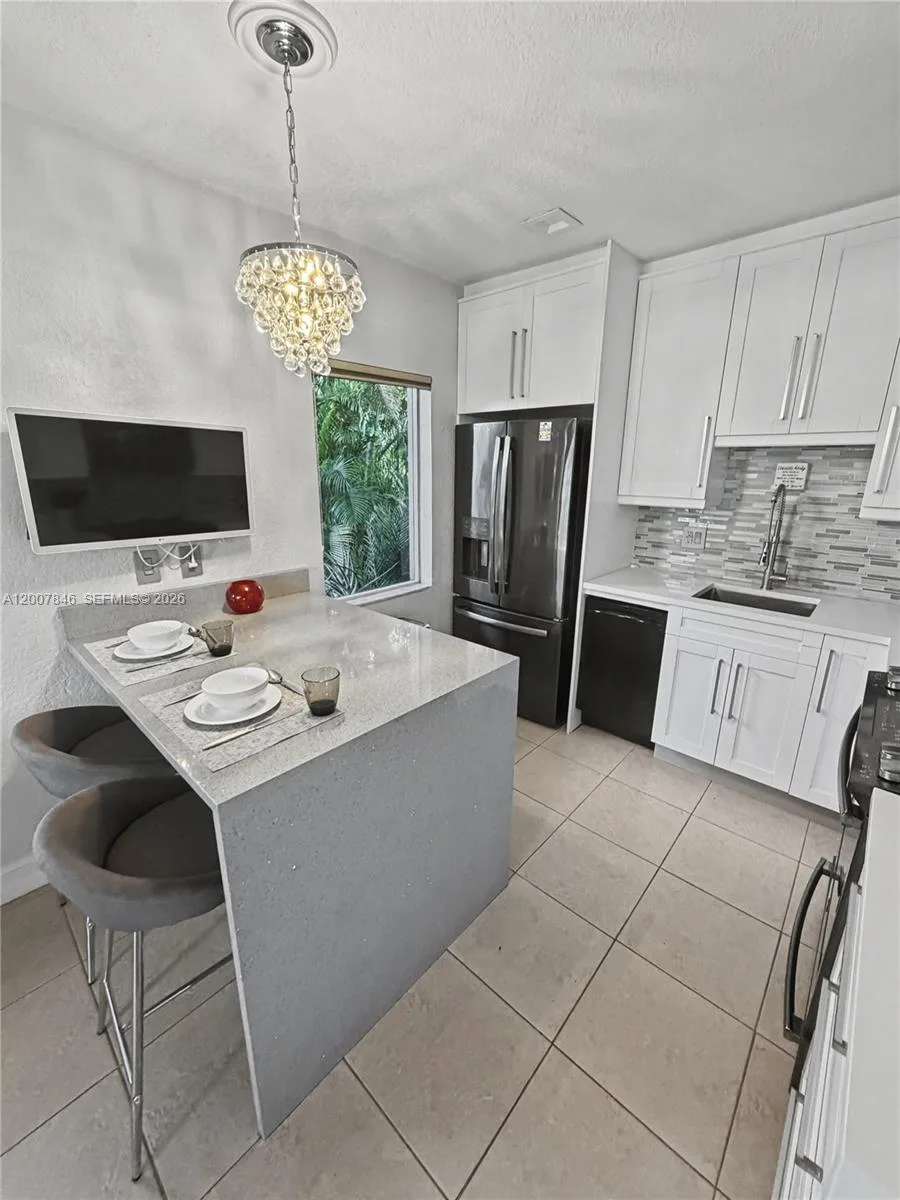 1423 Holly Heights Dr # 11, Fort Lauderdale, FL 33304 photo 2