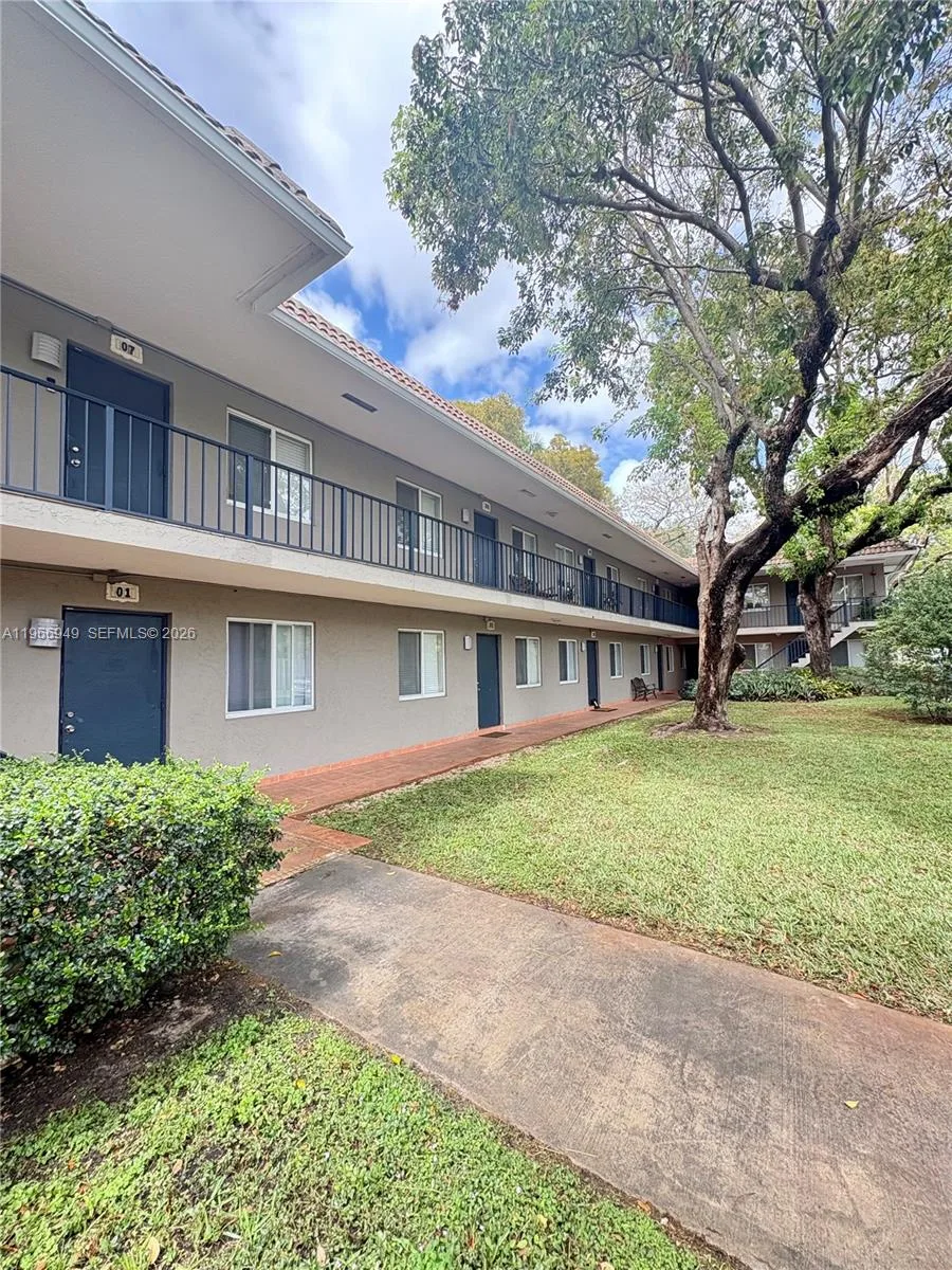 1111 SW 4th St, Fort Lauderdale, FL 33312 photo 2