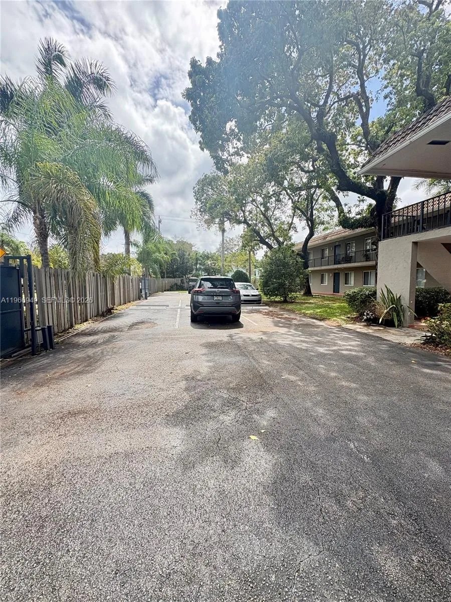 1111 SW 4th St, Fort Lauderdale, FL 33312 photo 5