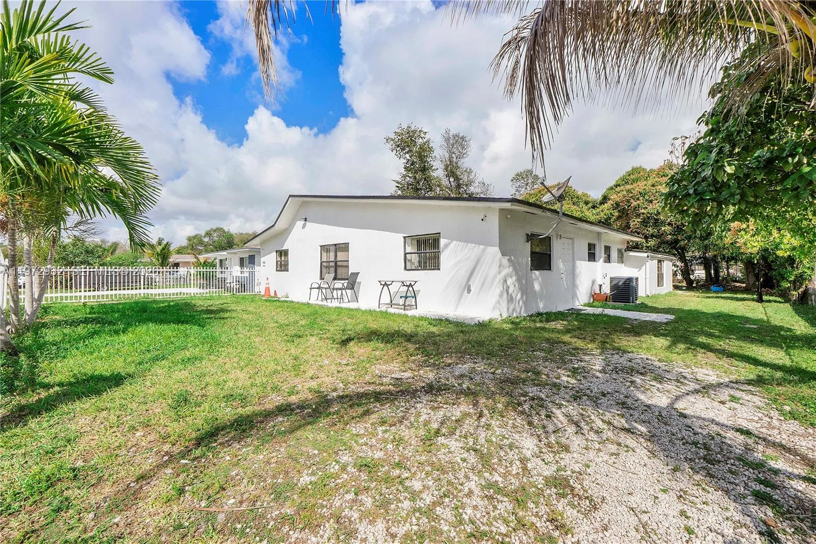 1563 NE 148th St, Miami, FL 33161 photo 2