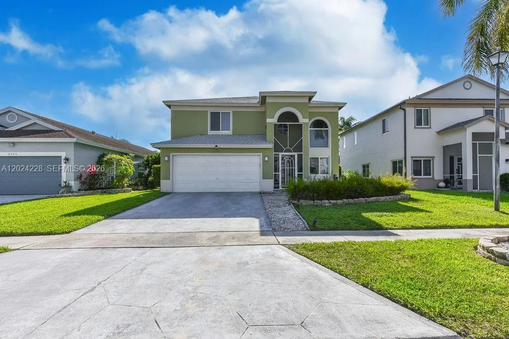 6256 Lansdowne Cir, Boynton Beach, FL 33472