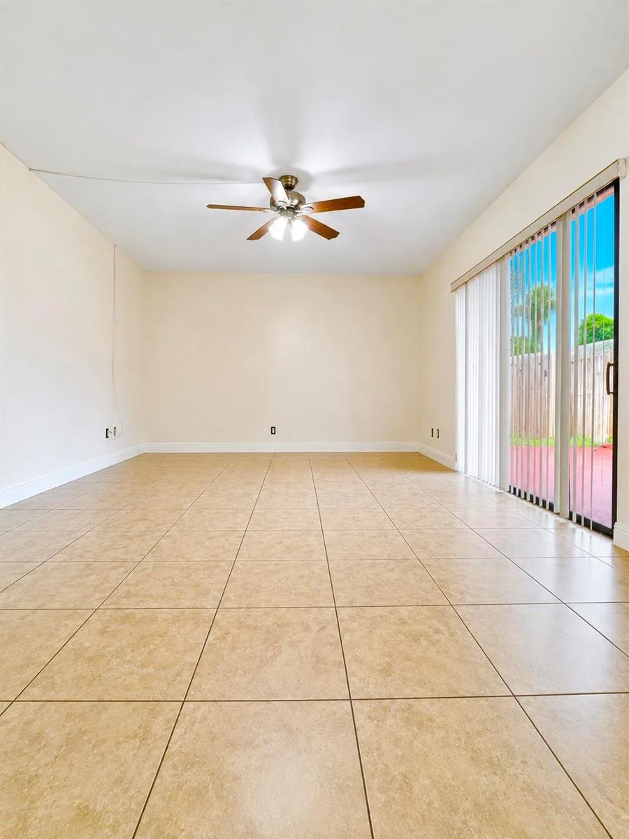 256 Lake Arbor Drive, Palm Springs, FL 33461 photo 4