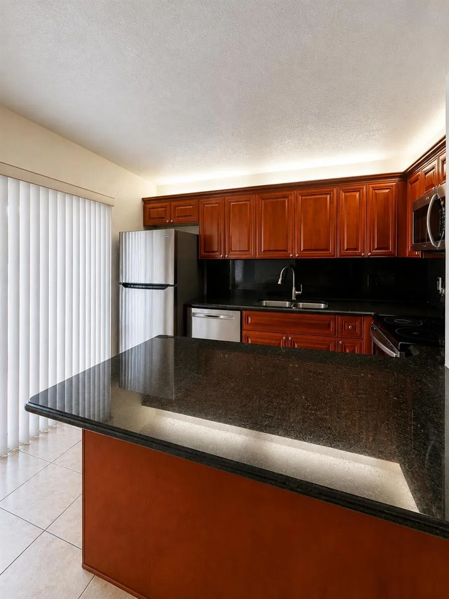 256 Lake Arbor Drive, Palm Springs, FL 33461 photo 9