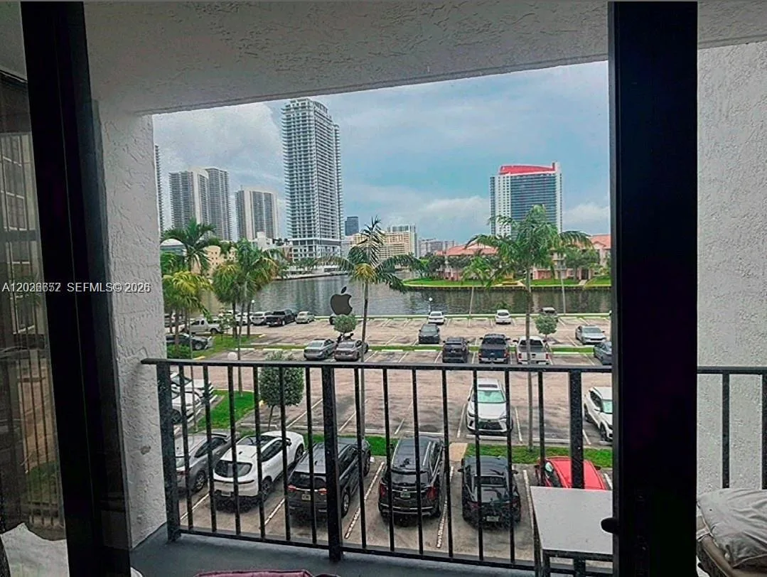 200 Leslie Dr # 324, Hallandale Beach, FL 33009
