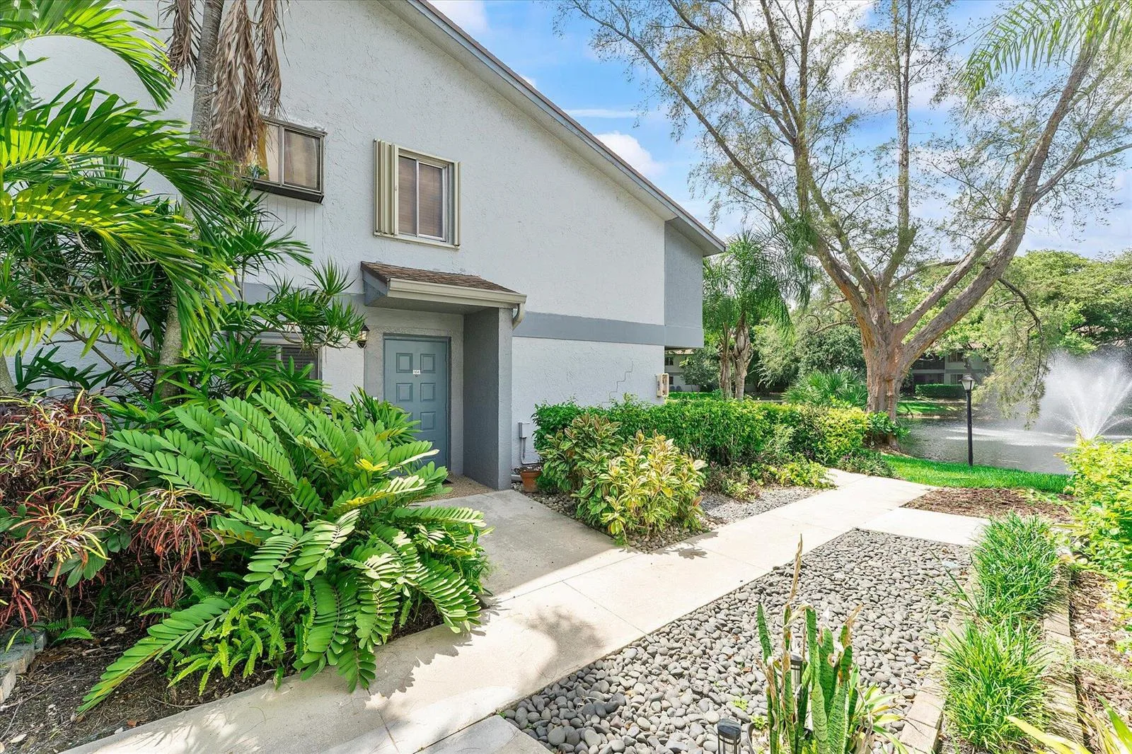 2705 S OAKLAND FOREST Drive # 104, Oakland Park, FL 33309
