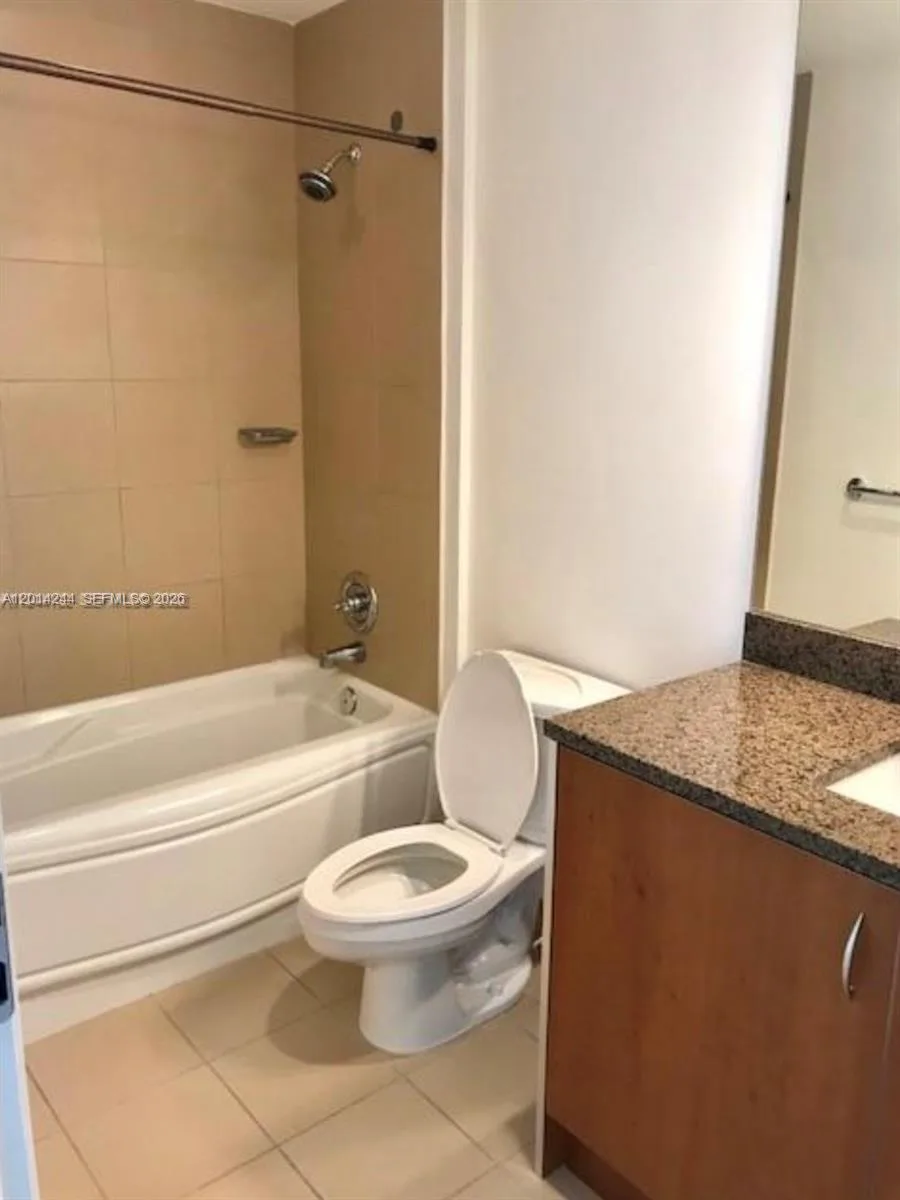 300 S Biscayne Blvd # L-L32, Miami, FL 33131 photo 8