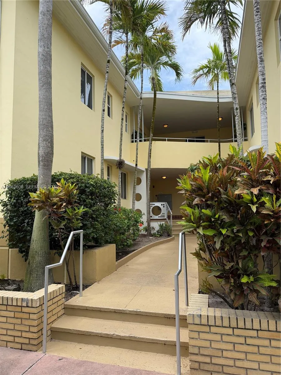 2880 PINE TREE DR # 10, Miami Beach, FL 33140 photo 2