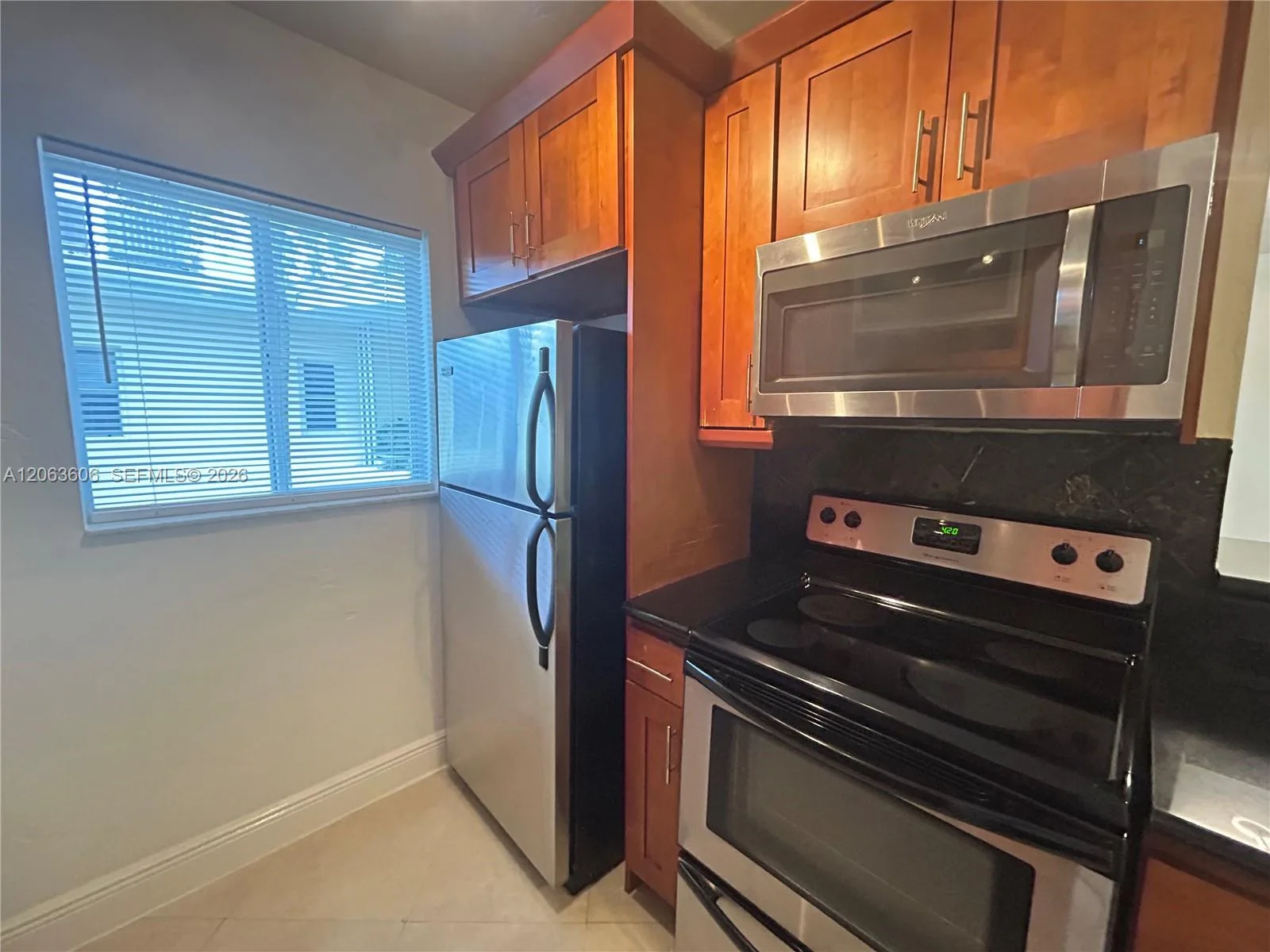 2880 PINE TREE DR # 10, Miami Beach, FL 33140 photo 4