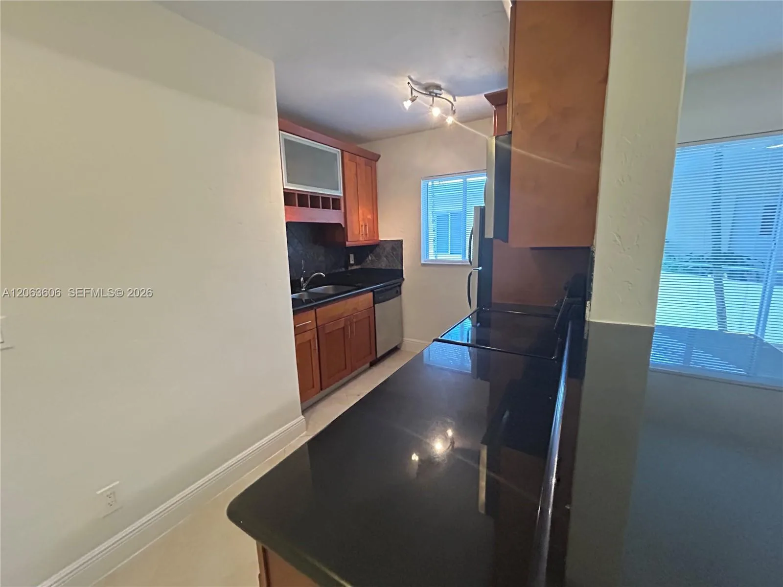 2880 PINE TREE DR # 10, Miami Beach, FL 33140 photo 5