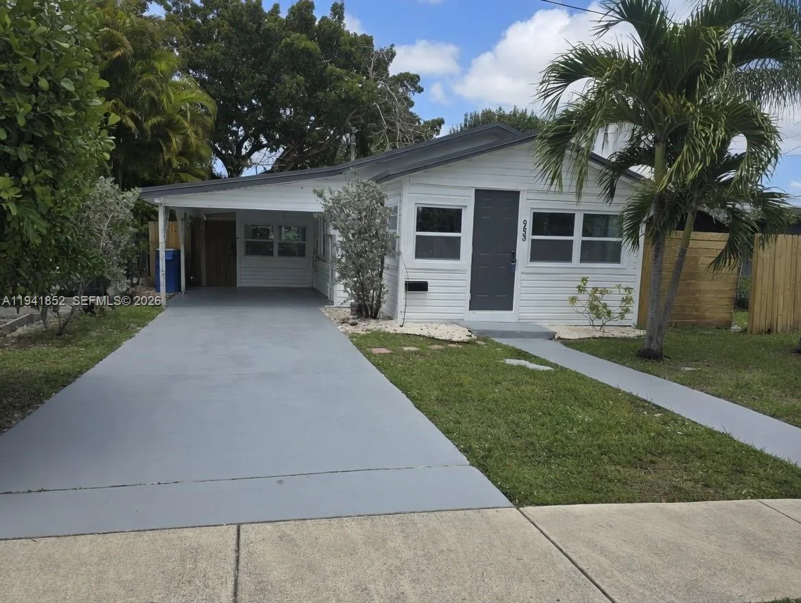 953 NE 37th St, Oakland Park, FL 33334