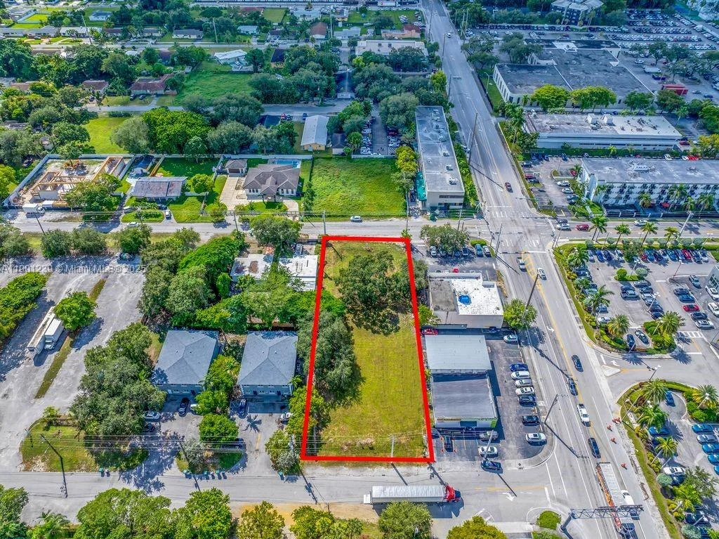 137 NW 165th St, Miami, FL 33169 photo 3