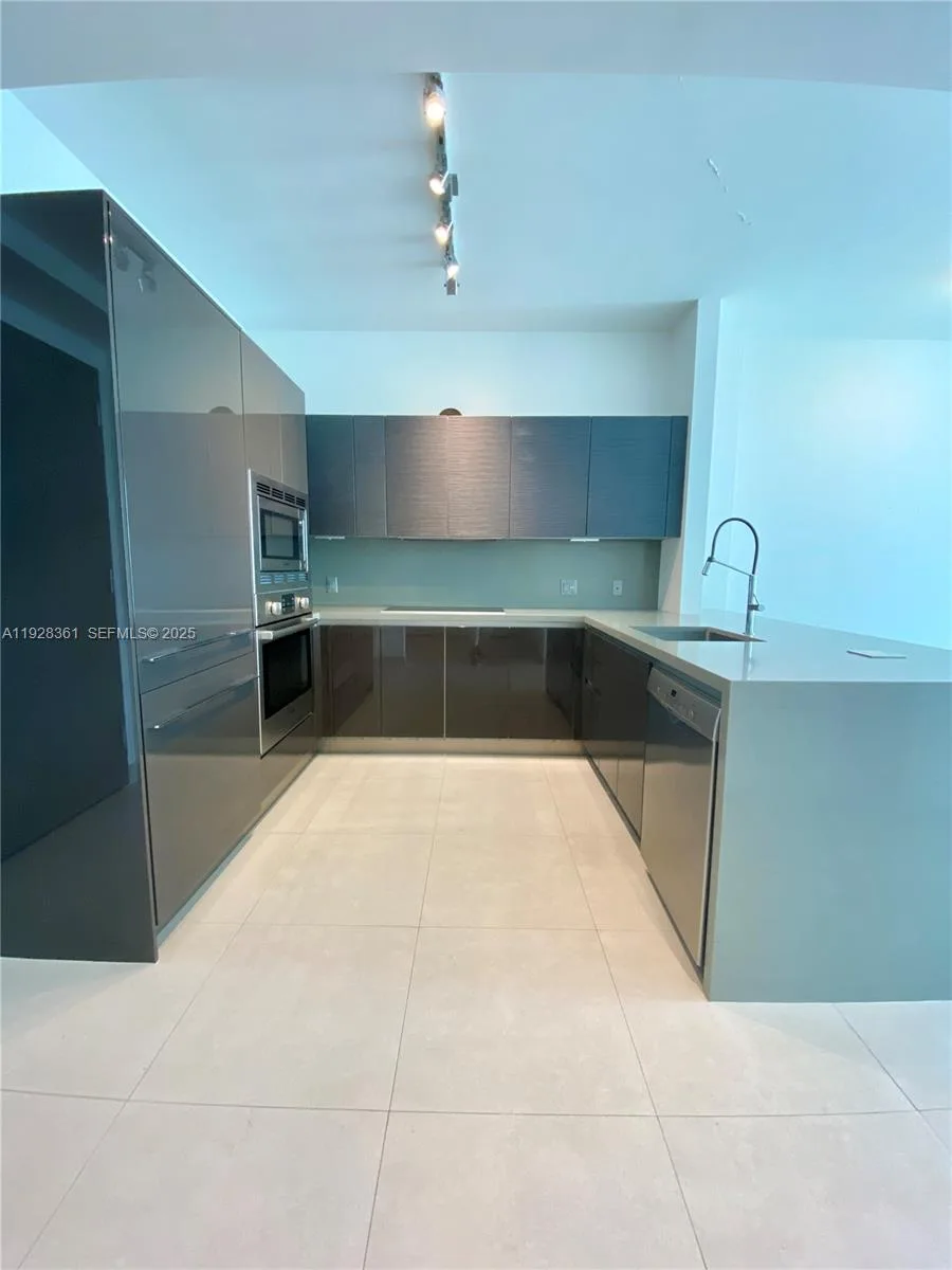 1080 Brickell Ave # 3407, Miami, FL 33131 photo 7