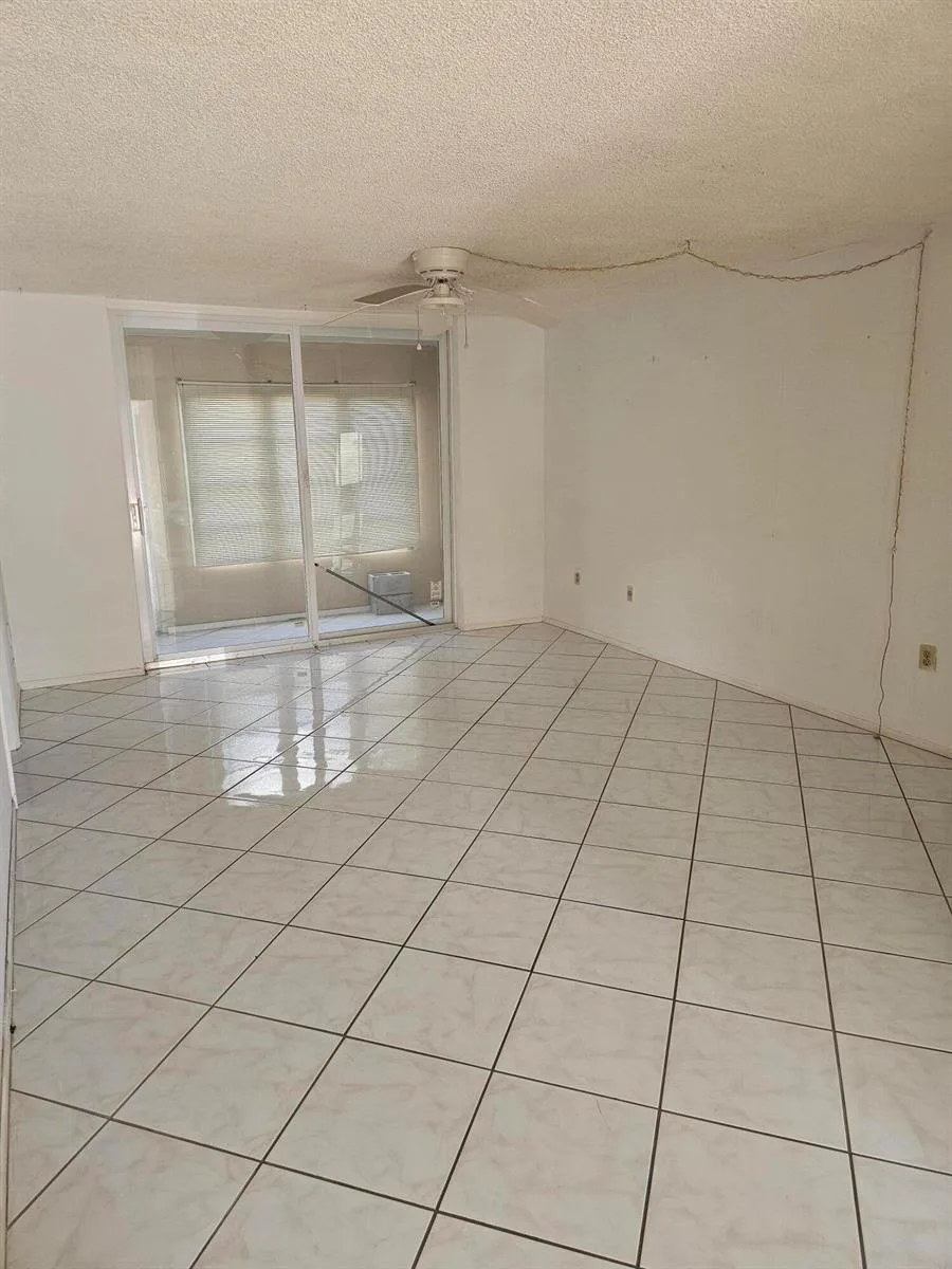 8060 Sunrise Lakes Drive E # 109, Sunrise, FL 33322