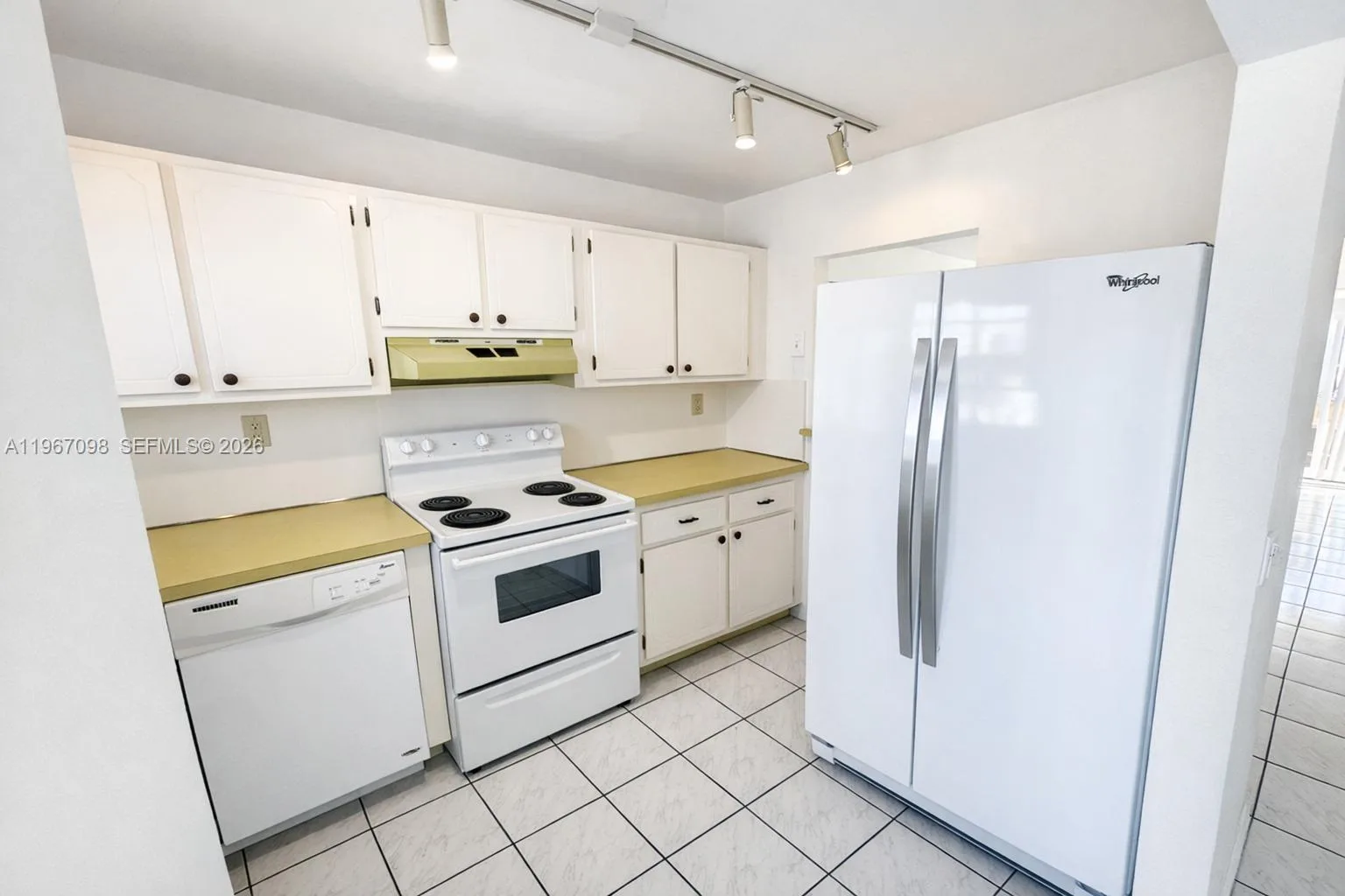 1630 W 46th St # 514B, Hialeah, FL 33012 photo 5
