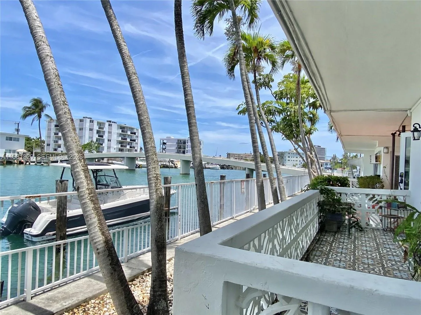 8040 Tatum Waterway Dr # 5, Miami Beach, FL 33141