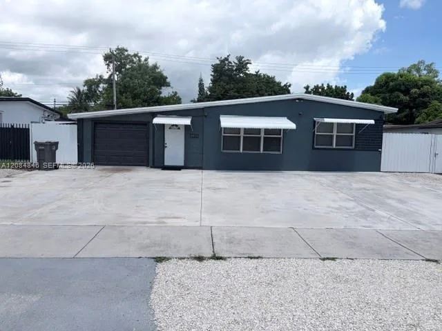 3611 SW 40th St, West Park, FL 33023