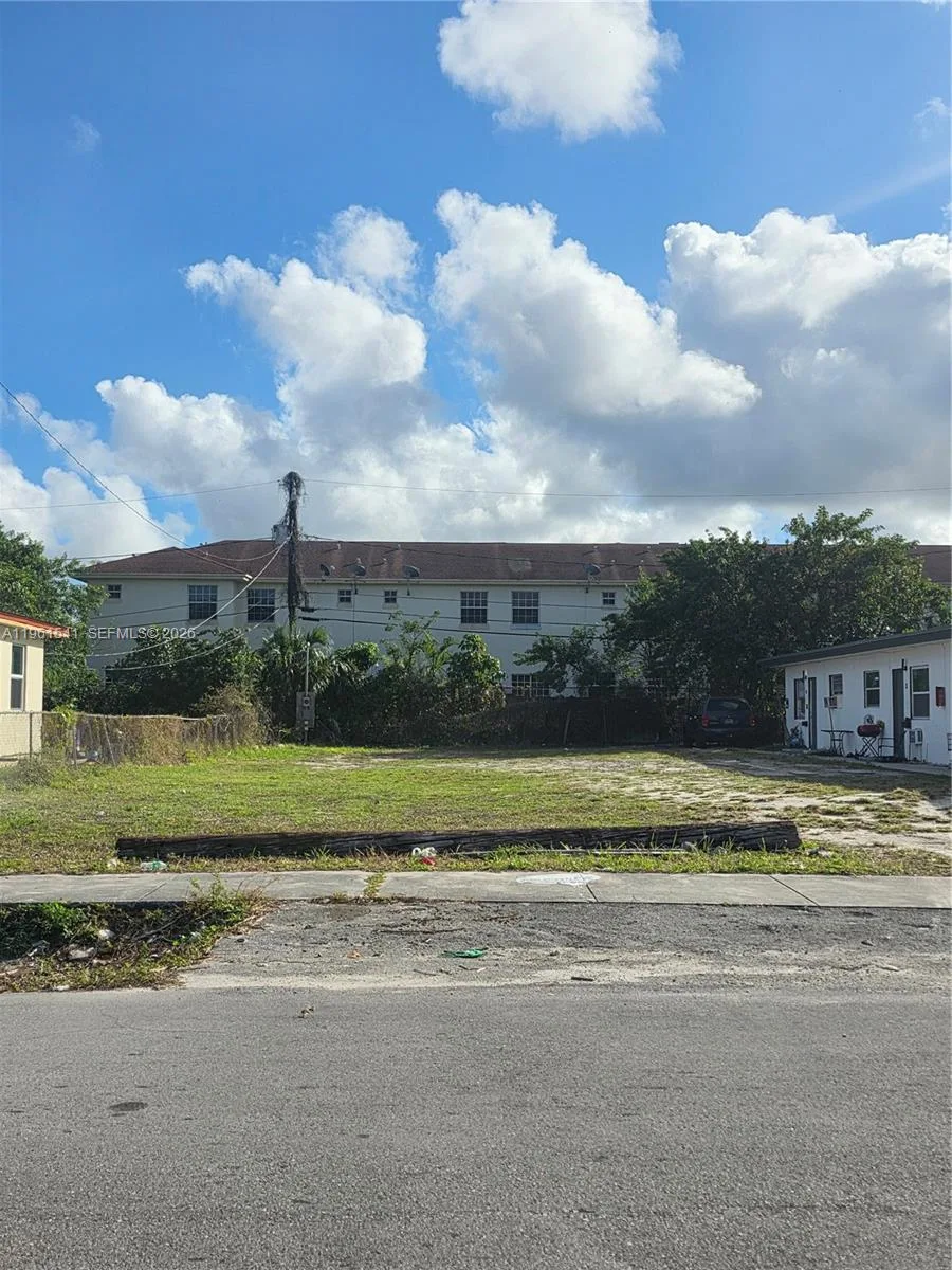 10 Nw St, Hallandale Beach, FL 33009 photo 2