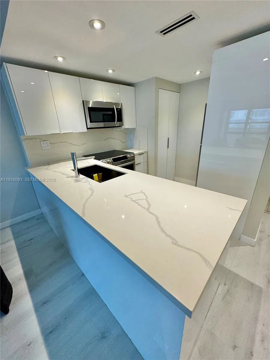 600 NE 36th St # 720, Miami, FL 33137 photo 2