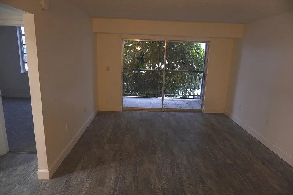1250 NE 125th Street # 216d, North Miami, FL 33161 — zdjęcie 2