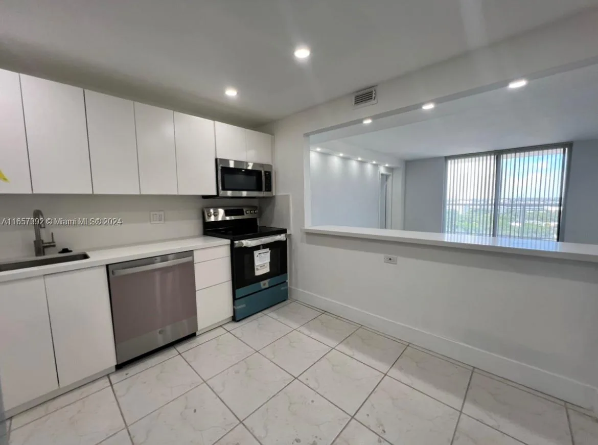 13499 Biscayne Blvd # 1405, North Miami, FL 33181 photo 3