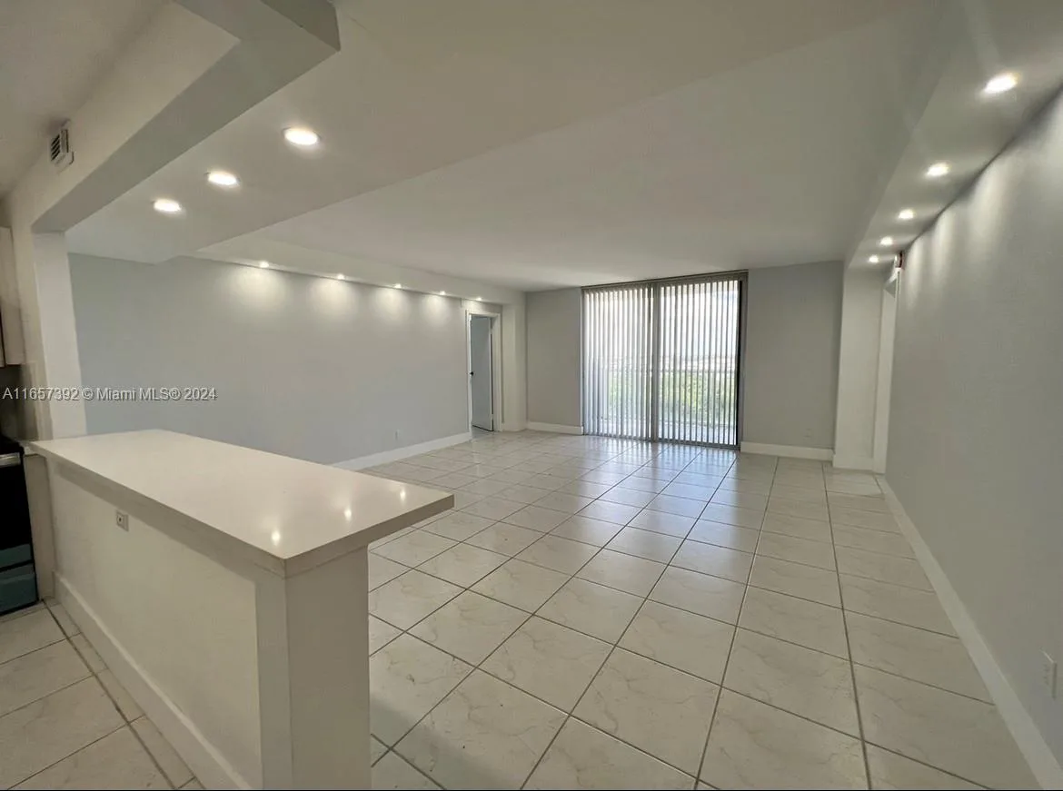 13499 Biscayne Blvd # 1405, North Miami, FL 33181 photo 4